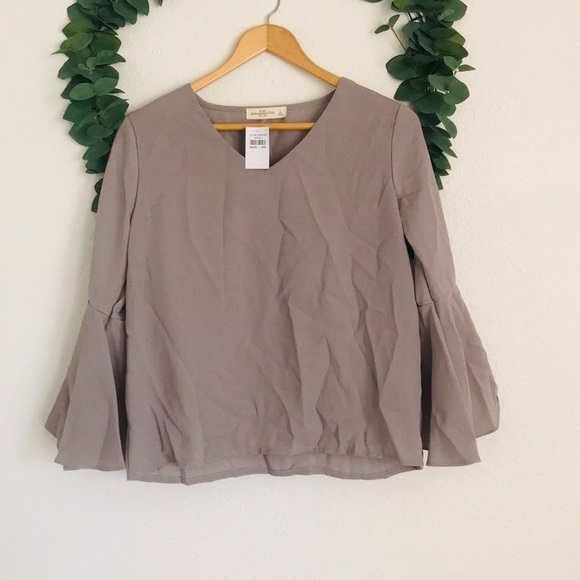 Abercrombie & Fitch Tops - NWT Abercrombie Grey Bell Sleeve V-Neck Blouse